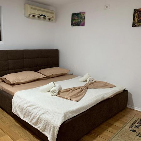 Guesthouse N&B Berat Exterior photo