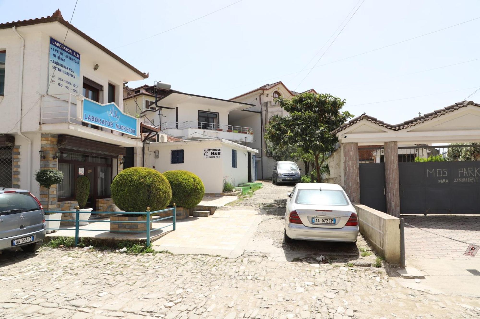 Guesthouse N&B Berat Exterior photo