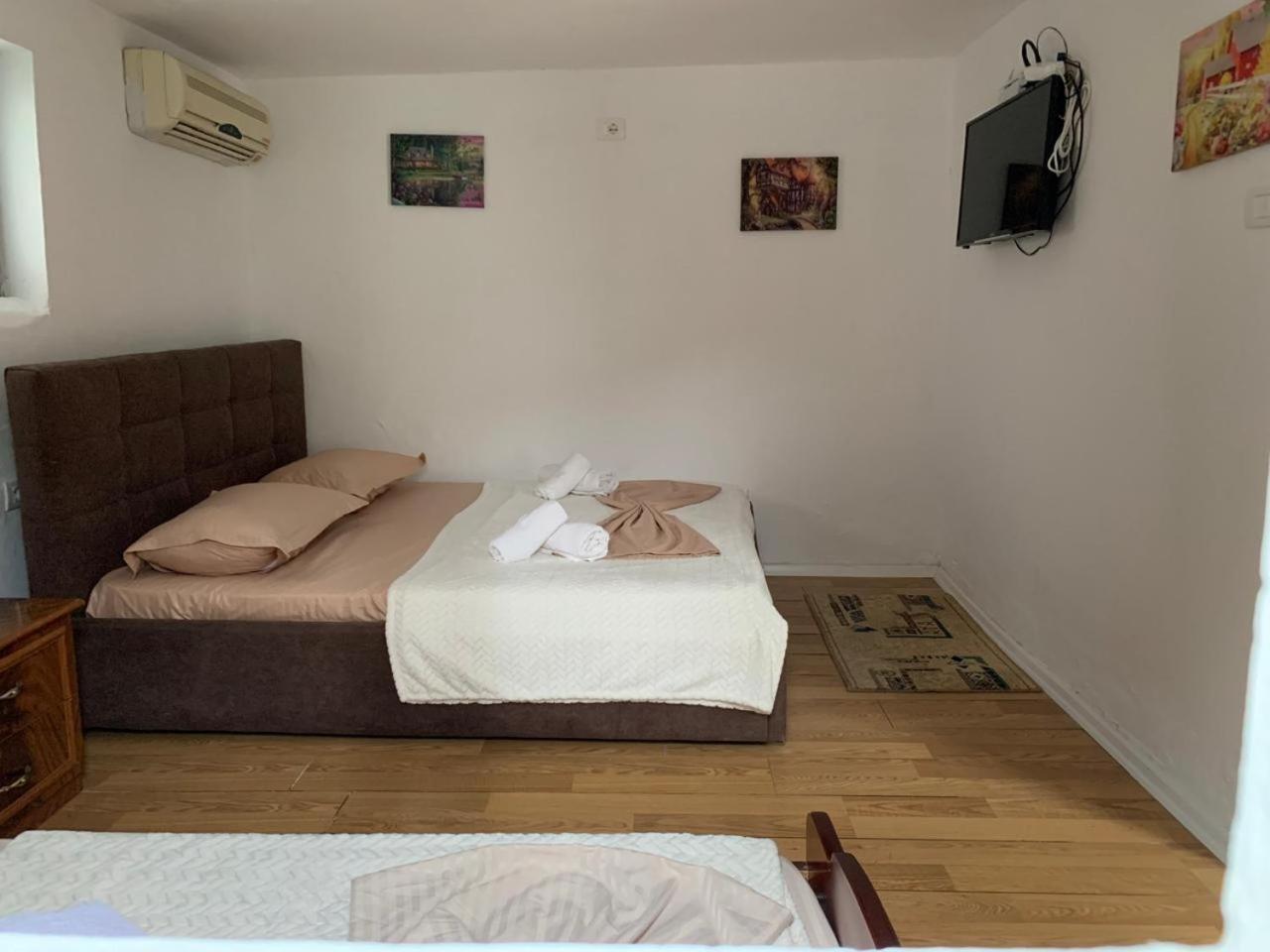 Guesthouse N&B Berat Exterior photo