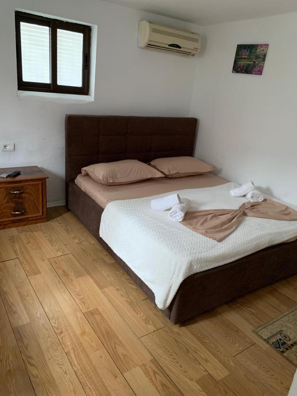 Guesthouse N&B Berat Exterior photo
